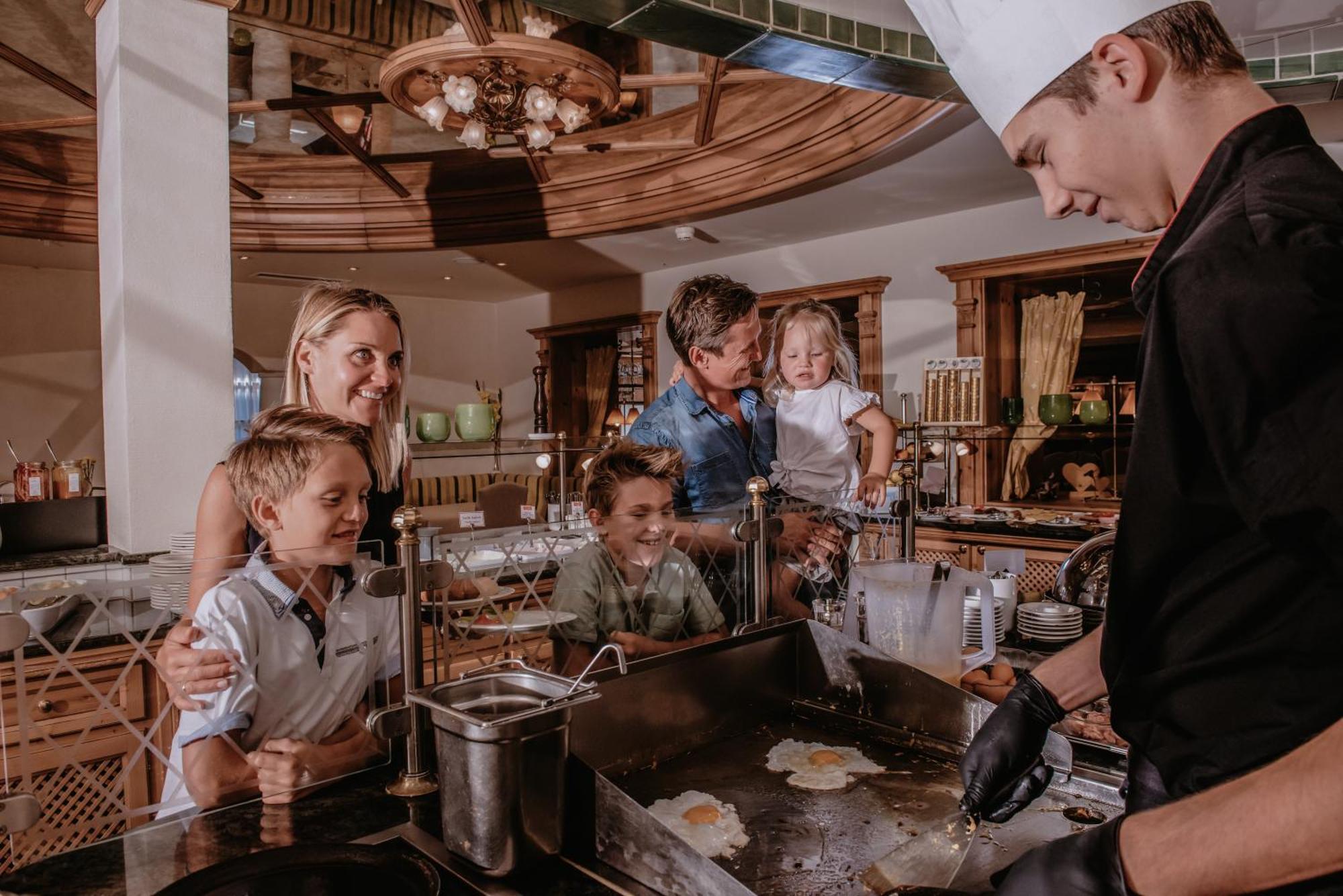 Hotel Salzburger Hof Заухензее Екстериор снимка